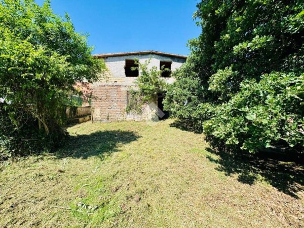 casa indipendente in vendita a Guidonia Montecelio in zona Guidonia