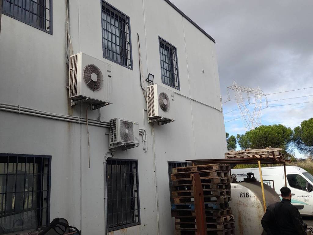 locale commerciale in vendita a Guidonia Montecelio