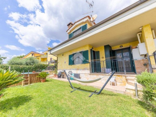 casa indipendente in vendita a Guidonia Montecelio in zona Marco Simone