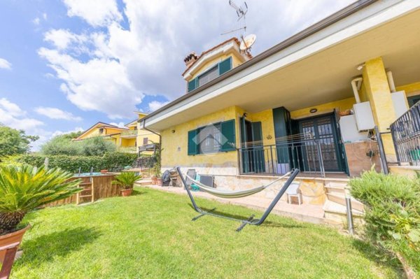 casa indipendente in vendita a Guidonia Montecelio in zona Marco Simone