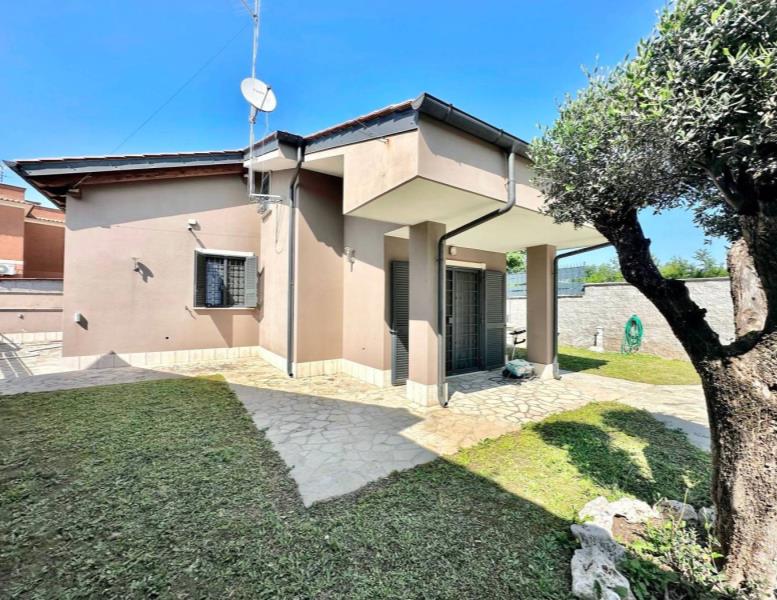 casa indipendente in vendita a Guidonia Montecelio in zona Guidonia