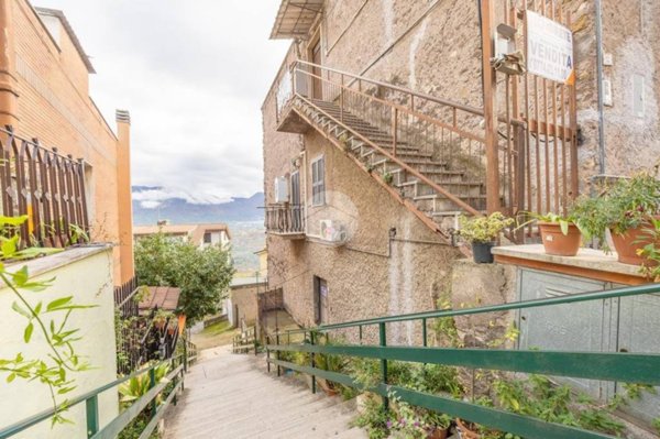 locale commerciale in vendita a Guidonia Montecelio in zona Montecelio