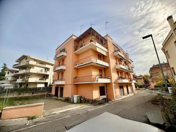appartamento in vendita a Guidonia Montecelio in zona Guidonia