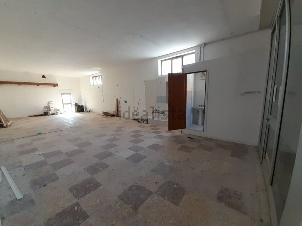 intera palazzina in vendita a Guidonia Montecelio in zona Villanova