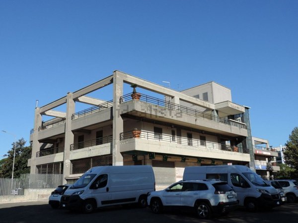 negozio in vendita a Guidonia Montecelio in zona Guidonia