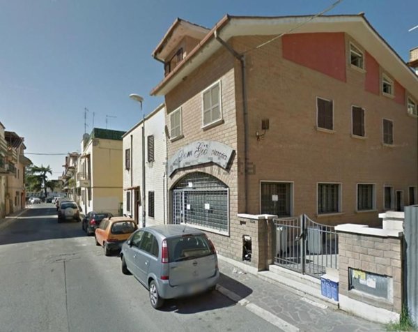 locale commerciale in vendita a Guidonia Montecelio