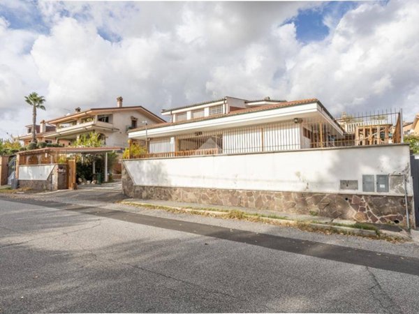 casa indipendente in vendita a Guidonia Montecelio in zona Marco Simone