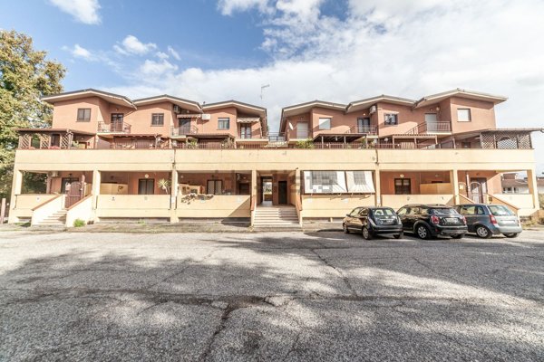 appartamento in vendita a Guidonia Montecelio in zona Guidonia