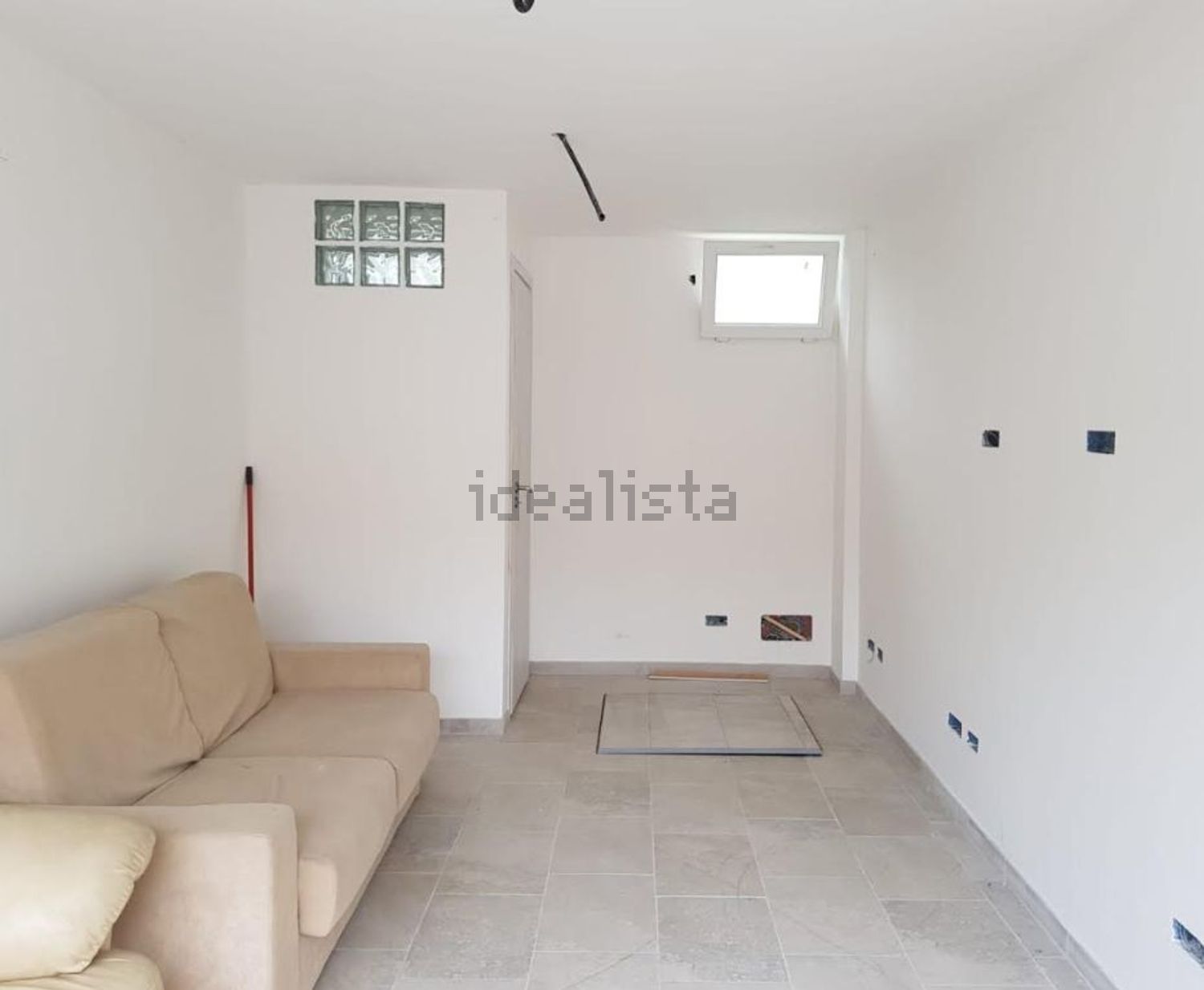 locale di sgombero in vendita a Guidonia Montecelio in zona Setteville