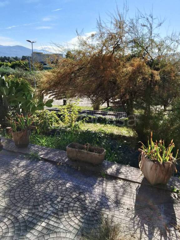 casa indipendente in vendita a Guidonia Montecelio in zona Guidonia