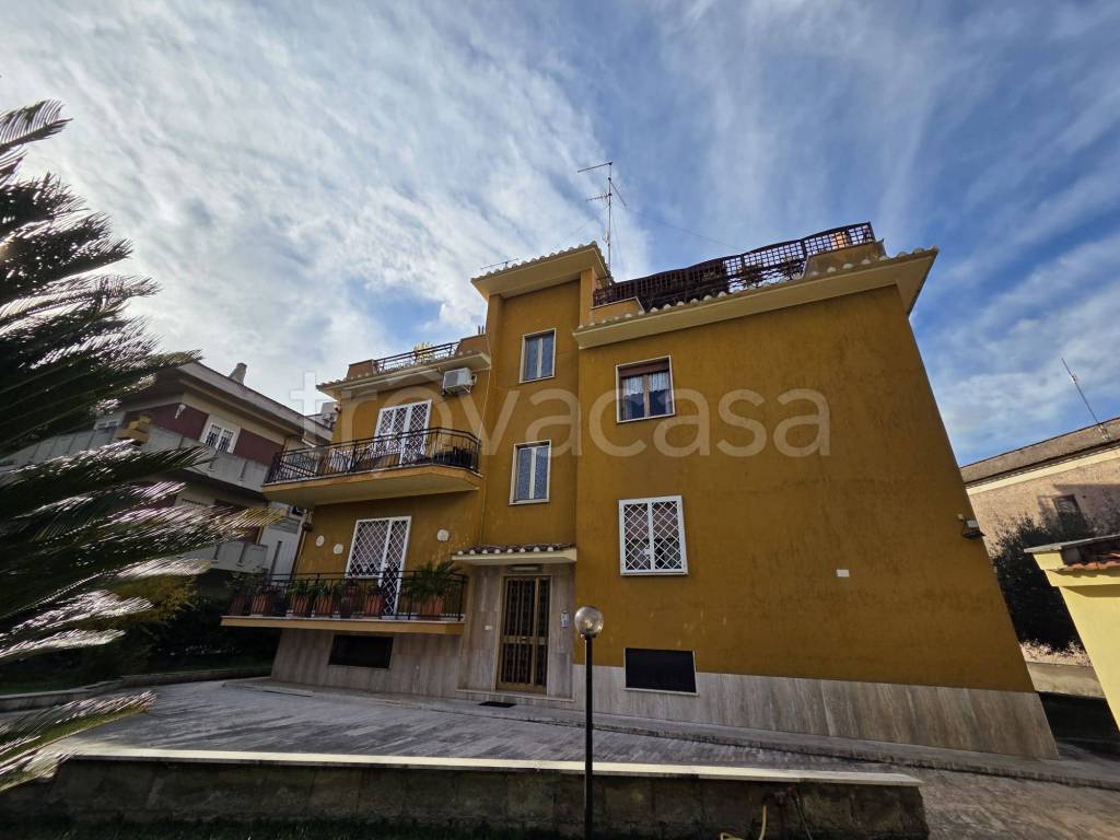 appartamento in vendita a Guidonia Montecelio in zona Villalba