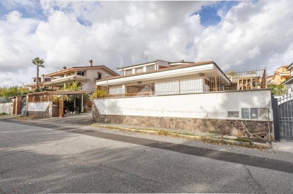 casa indipendente in vendita a Guidonia Montecelio in zona Marco Simone