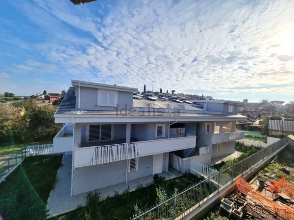 appartamento in vendita a Guidonia Montecelio in zona Marco Simone