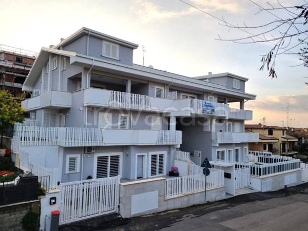 appartamento in vendita a Guidonia Montecelio in zona Marco Simone