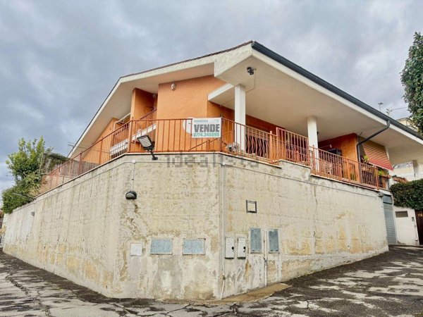 pentavano in vendita a Guidonia Montecelio in zona Marco Simone