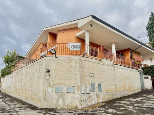 casa indipendente in vendita a Guidonia Montecelio in zona Marco Simone