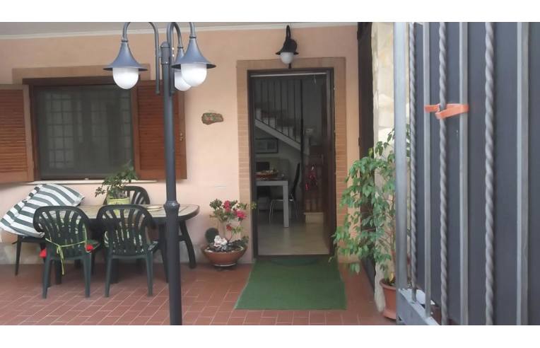 casa indipendente in vendita a Guidonia Montecelio in zona Setteville