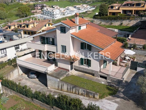 casa indipendente in vendita a Guidonia Montecelio in zona Setteville