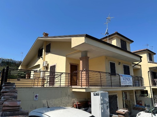 casa indipendente in vendita a Guidonia Montecelio in zona Marco Simone