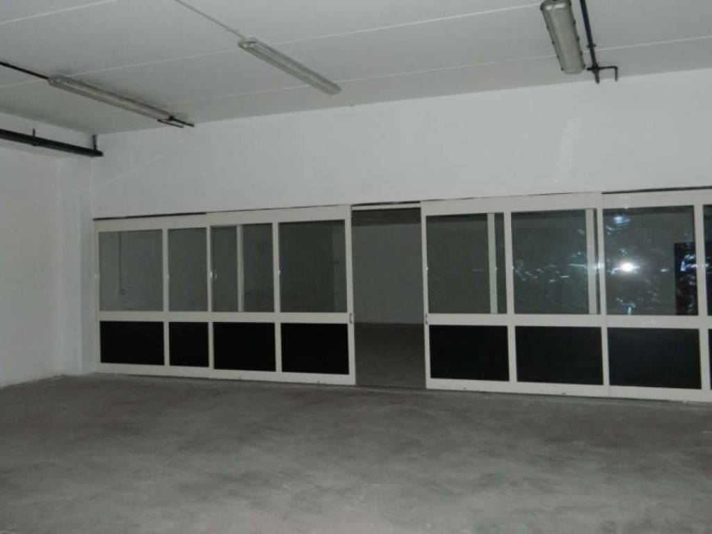 locale commerciale in vendita a Guidonia Montecelio