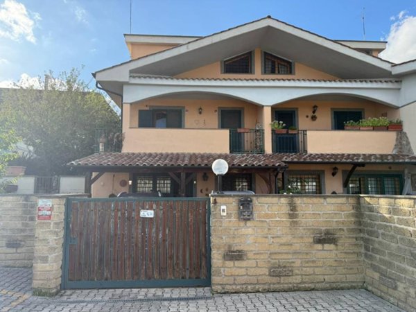 casa indipendente in vendita a Guidonia Montecelio in zona Setteville