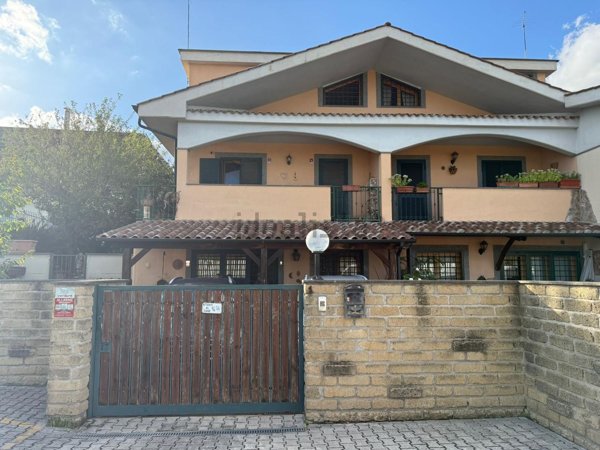 casa indipendente in vendita a Guidonia Montecelio in zona Guidonia