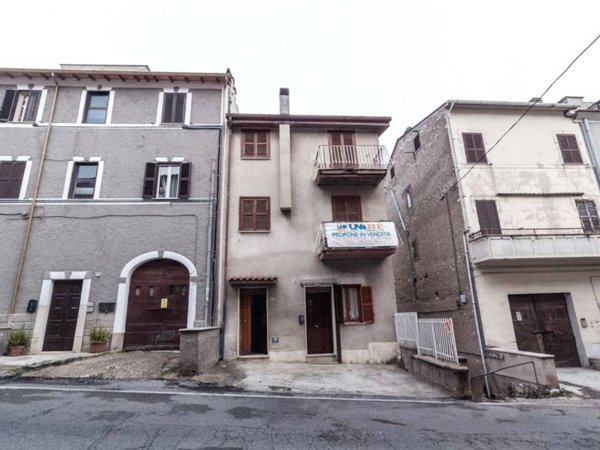 casa indipendente in vendita a Guidonia Montecelio in zona Montecelio