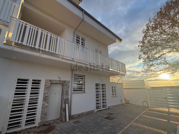 casa indipendente in vendita a Guidonia Montecelio in zona Marco Simone