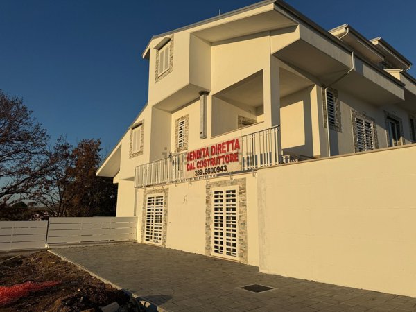 casa indipendente in vendita a Guidonia Montecelio in zona Marco Simone