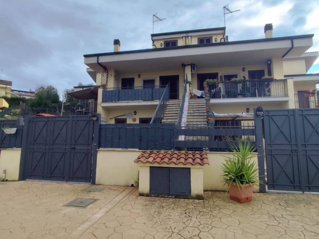 casa indipendente in vendita a Guidonia Montecelio in zona Marco Simone