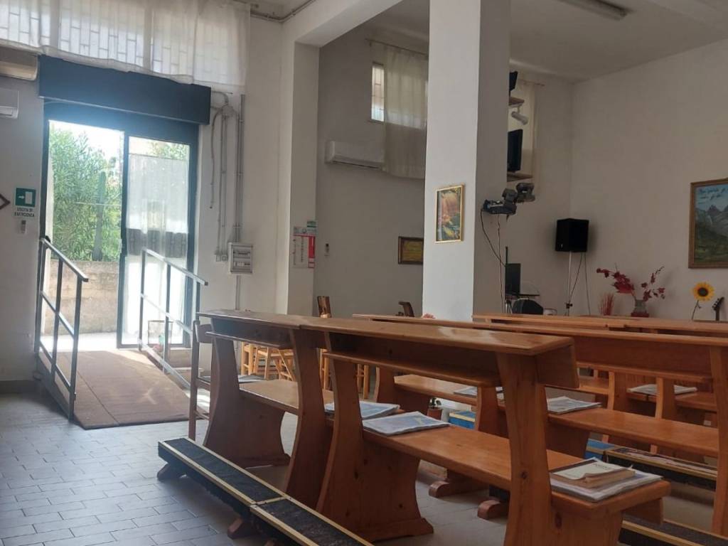 negozio in vendita a Guidonia Montecelio in zona Bagni di Tivoli