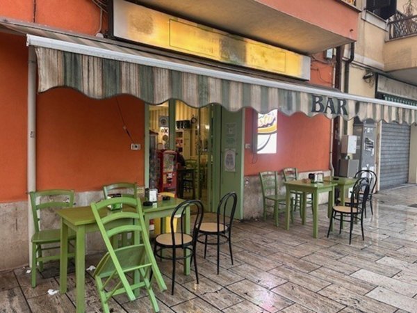 locale commerciale in vendita a Guidonia Montecelio in zona Guidonia