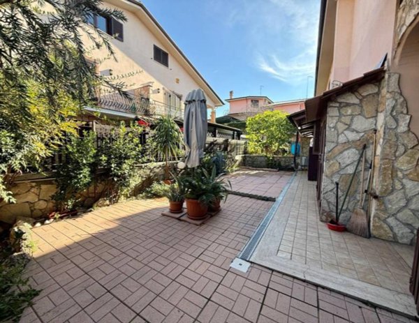 casa indipendente in vendita a Guidonia Montecelio in zona Pichini