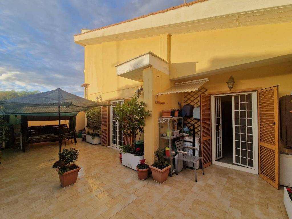 casa indipendente in vendita a Guidonia Montecelio in zona Colleverde