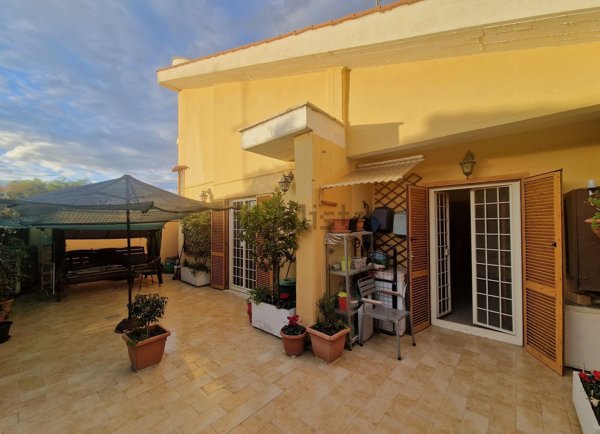 casa indipendente in vendita a Guidonia Montecelio in zona Colleverde