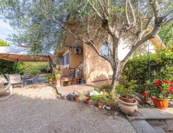 casa indipendente in vendita a Guidonia Montecelio in zona Setteville