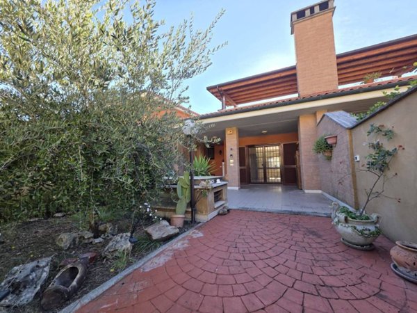 casa indipendente in vendita a Guidonia Montecelio in zona Guidonia