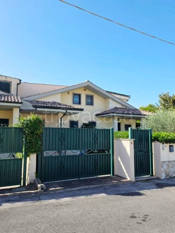 casa indipendente in vendita a Guidonia Montecelio in zona Marco Simone