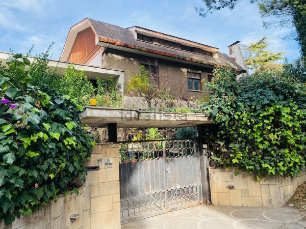 casa indipendente in vendita a Guidonia Montecelio in zona Villalba