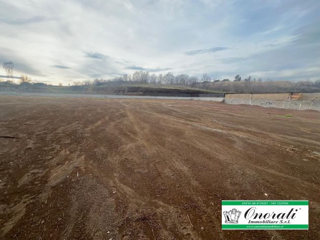 locale commerciale in vendita a Guidonia Montecelio in zona Guidonia