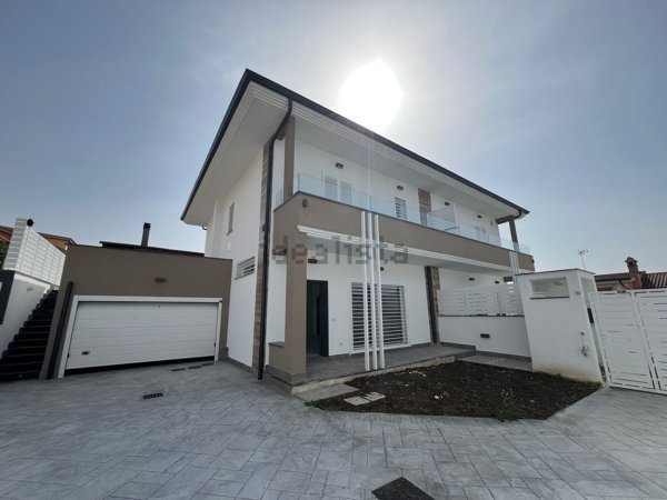 casa indipendente in vendita a Guidonia Montecelio in zona Setteville