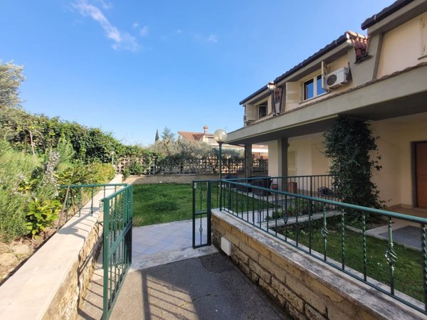 casa indipendente in vendita a Guidonia Montecelio in zona Guidonia