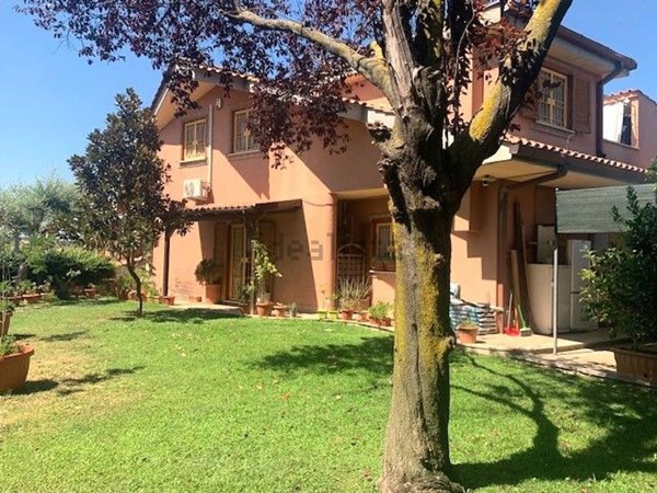casa indipendente in vendita a Guidonia Montecelio in zona Marco Simone
