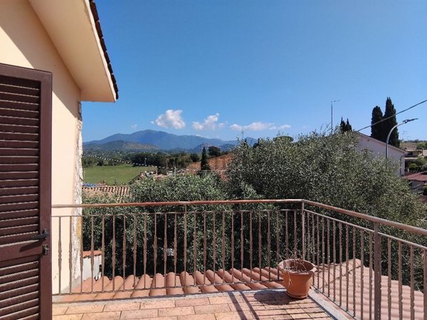 casa indipendente in vendita a Guidonia Montecelio in zona Guidonia