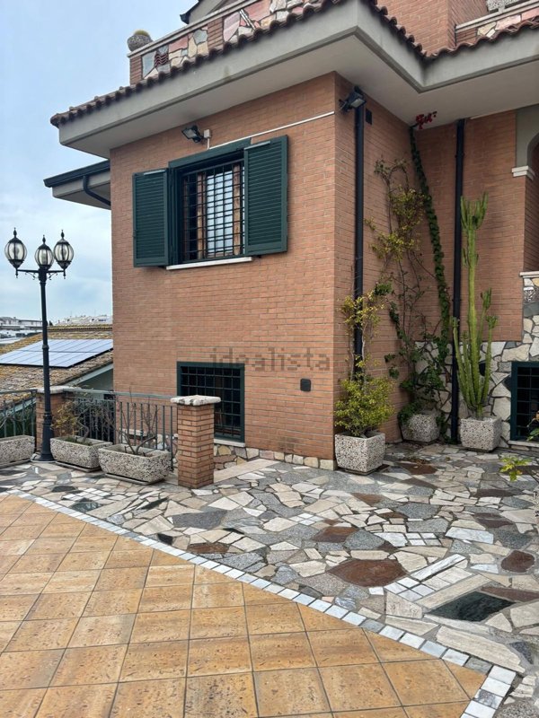 casa indipendente in vendita a Guidonia Montecelio in zona Marco Simone