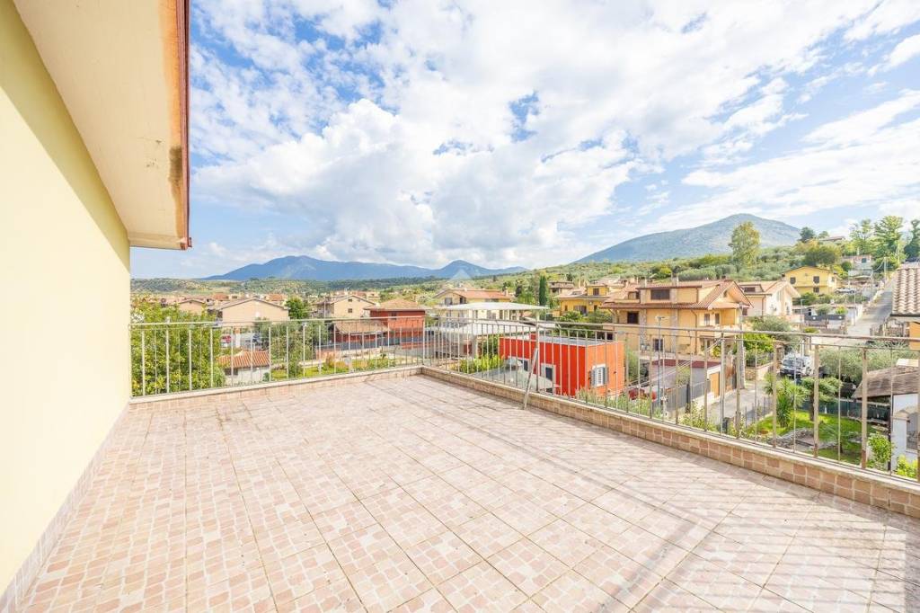 appartamento in vendita a Guidonia Montecelio in zona La Botte