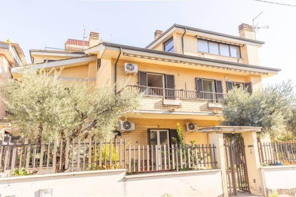 casa indipendente in vendita a Guidonia Montecelio in zona Villanova