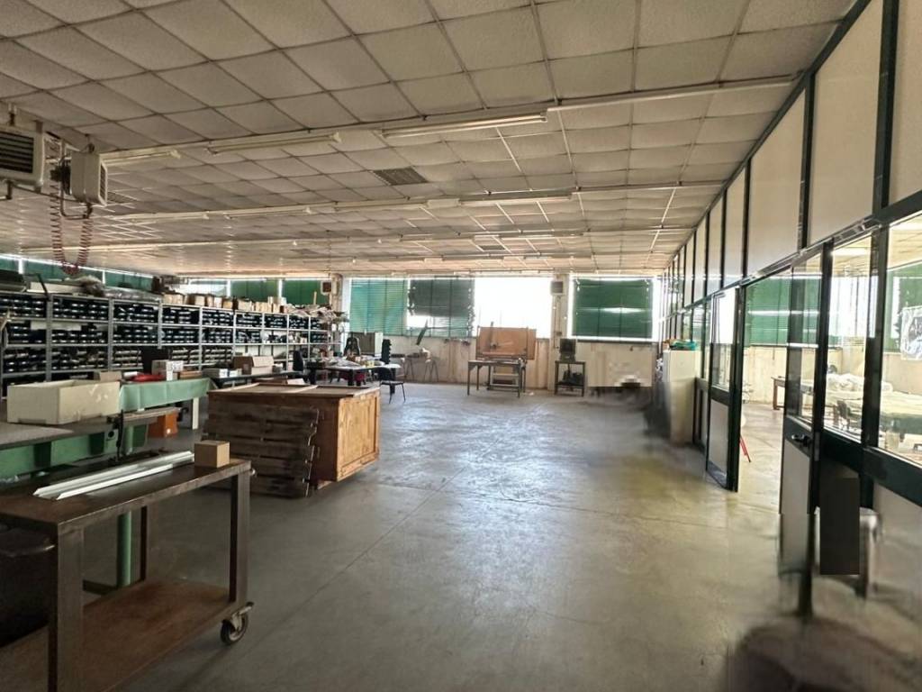 capannone in vendita a Guidonia Montecelio in zona Guidonia