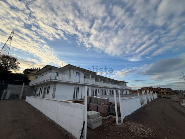 casa indipendente in vendita a Guidonia Montecelio