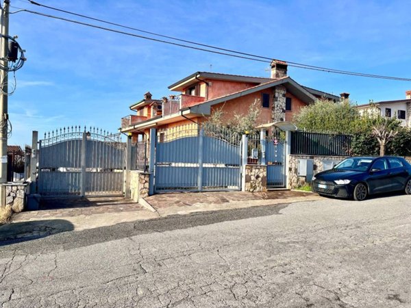 casa indipendente in vendita a Guidonia Montecelio in zona Pichini